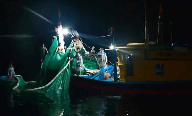 Chưa vào mùa bão, các vụ tai nạn tàu cá đã liên tiếp xảy ra - Ảnh 2. Chưa vào mùa bão, các vụ tai nạn tàu cá đã liên tiếp xảy ra - Ảnh 2.