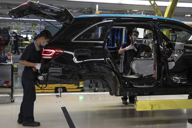 Mercedes-Benz: Hàng tồn kho vẫn ở mức cao trong quý II do thiếu chip - Ảnh 1. Mercedes-Benz: Hàng tồn kho vẫn ở mức cao trong quý II do thiếu chip - Ảnh 1.