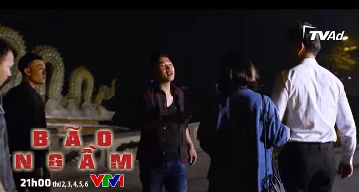 Bão ngầm - Tập 47: Bác sĩ Hùng bị đánh nhập viện, Quách Đại Đức lộ diện - Ảnh 1. Bão ngầm - Tập 47: Bác sĩ Hùng bị đánh nhập viện, Quách Đại Đức lộ diện - Ảnh 1.