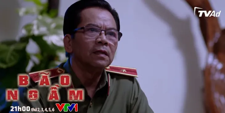 Bão ngầm - Tập 47: Thiếu tướng Hoạch phát hiện có điều khủng khiếp xảy ra - Ảnh 3. Bão ngầm - Tập 47: Thiếu tướng Hoạch phát hiện có điều khủng khiếp xảy ra - Ảnh 3.