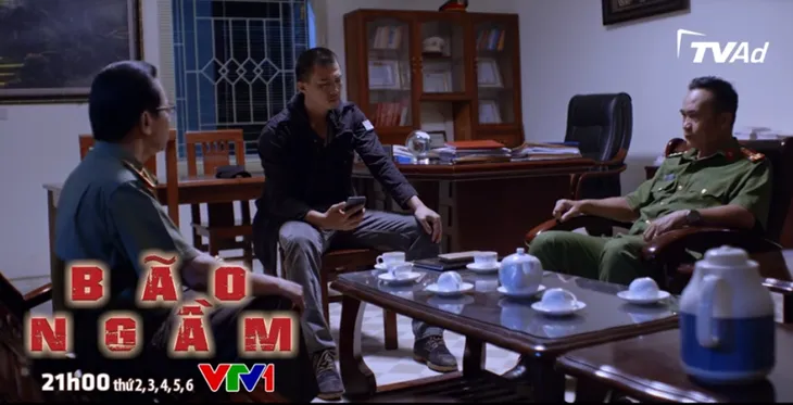 Bão ngầm - Tập 47: Thiếu tướng Hoạch phát hiện có điều khủng khiếp xảy ra - Ảnh 4. Bão ngầm - Tập 47: Thiếu tướng Hoạch phát hiện có điều khủng khiếp xảy ra - Ảnh 4.