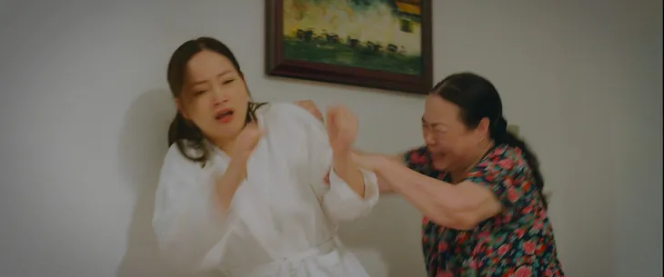 Thương ngày nắng về 2 - Tập 12: Khánh bị mẹ chồng, chị chồng hùa vào ức hiếp, bà Nga như đứt từng khúc ruột - Ảnh 19. Thương ngày nắng về 2 - Tập 12: Khánh bị mẹ chồng, chị chồng hùa vào ức hiếp, bà Nga như đứt từng khúc ruột - Ảnh 19.
