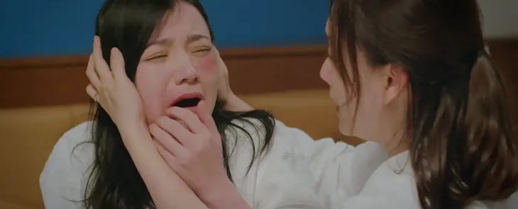 Thương ngày nắng về 2 - Tập 12: Khánh bị mẹ chồng, chị chồng hùa vào ức hiếp, bà Nga như đứt từng khúc ruột - Ảnh 20. Thương ngày nắng về 2 - Tập 12: Khánh bị mẹ chồng, chị chồng hùa vào ức hiếp, bà Nga như đứt từng khúc ruột - Ảnh 20.