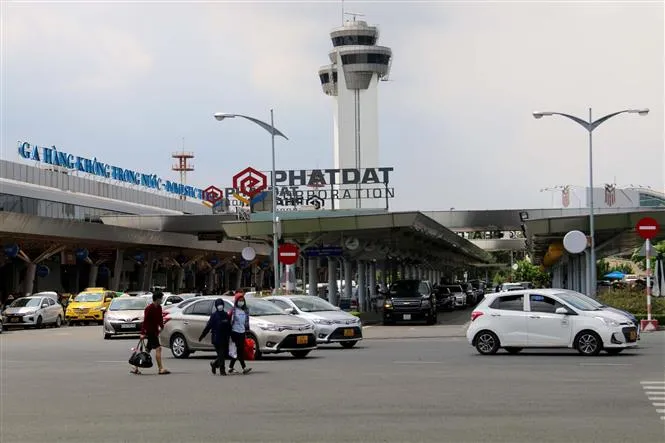 Sân bay Tân Sơn Nhất: Dự kiến hơn 800.000 khách dịp nghỉ lễ 30/4 - 1/5 - Ảnh 3. Sân bay Tân Sơn Nhất: Dự kiến hơn 800.000 khách dịp nghỉ lễ 30/4 - 1/5 - Ảnh 3.