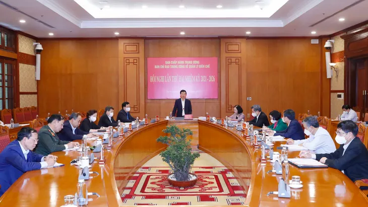 Tinh giản biên chế: Bộ máy không còn phình ra nhưng vẫn chưa tương xứng với đầu tư - Ảnh 6. Tinh giản biên chế: Bộ máy không còn phình ra nhưng vẫn chưa tương xứng với đầu tư - Ảnh 6.