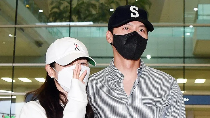 Hyun Bin - Son Ye Jin đã trở về Hàn Quốc sau tuần trăng mật - Ảnh 5. Hyun Bin - Son Ye Jin đã trở về Hàn Quốc sau tuần trăng mật - Ảnh 5.