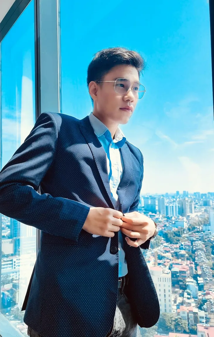 Ngắm phi công điển trai của Quỳnh Nga trong phim mới - Ảnh 13. Ngắm phi công điển trai của Quỳnh Nga trong phim mới - Ảnh 13.