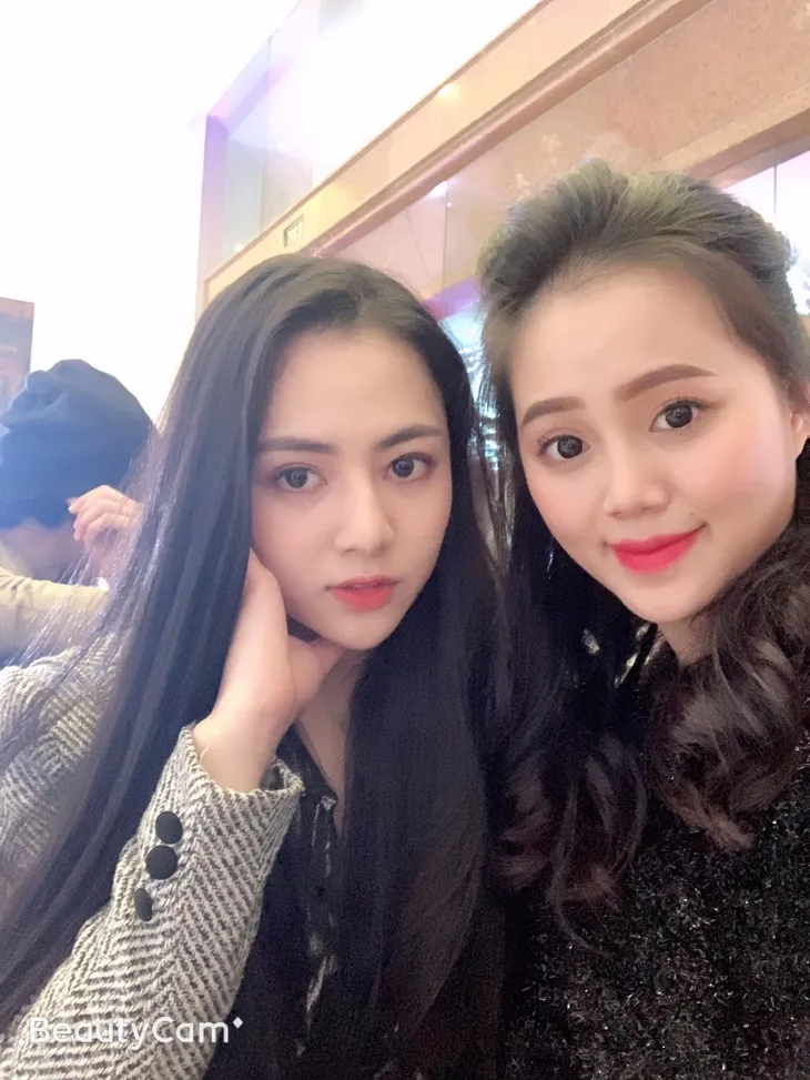 Khi loạt nữ diễn viên mới của VFC đọ sắc chung khung hình - Ảnh 5. Khi loạt nữ diễn viên mới của VFC đọ sắc chung khung hình - Ảnh 5.