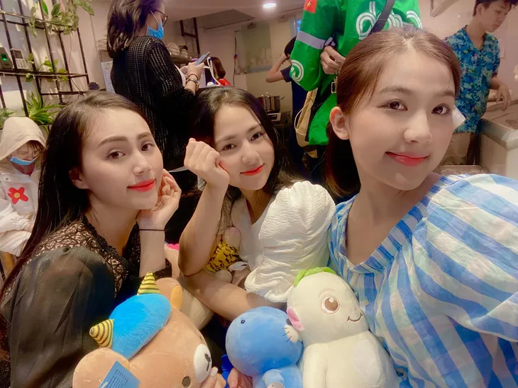 Khi loạt nữ diễn viên mới của VFC đọ sắc chung khung hình - Ảnh 11. Khi loạt nữ diễn viên mới của VFC đọ sắc chung khung hình - Ảnh 11.