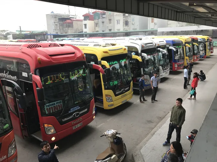Bến xe Hà Nội sẵn sàng phục vụ khách dịp nghỉ lễ 30/4 - Ảnh 1.