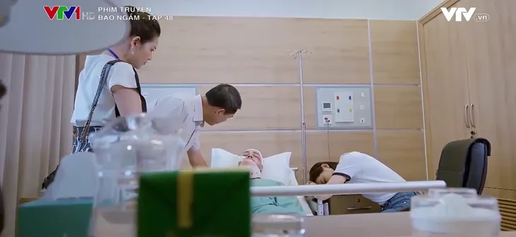 Bão ngầm - Tập 48: Vừa trừ khử người tình đồng giới, Ong chúa lại ve vãn Sơn bạch tuộc - Ảnh 14. Bão ngầm - Tập 48: Vừa trừ khử người tình đồng giới, Ong chúa lại ve vãn Sơn bạch tuộc - Ảnh 14.