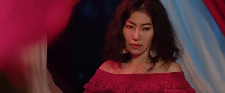 Bão ngầm - Tập 48: Vừa trừ khử người tình đồng giới, Ong chúa lại ve vãn Sơn bạch tuộc - Ảnh 11. Bão ngầm - Tập 48: Vừa trừ khử người tình đồng giới, Ong chúa lại ve vãn Sơn bạch tuộc - Ảnh 11.