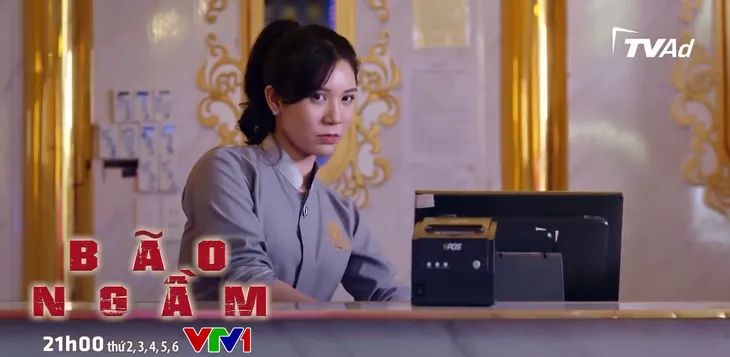 Bão ngầm - Tập 49: Ông trùm kiếm cớ về thăm nhà Hạ Lam - Ảnh 6. Bão ngầm - Tập 49: Ông trùm kiếm cớ về thăm nhà Hạ Lam - Ảnh 6.