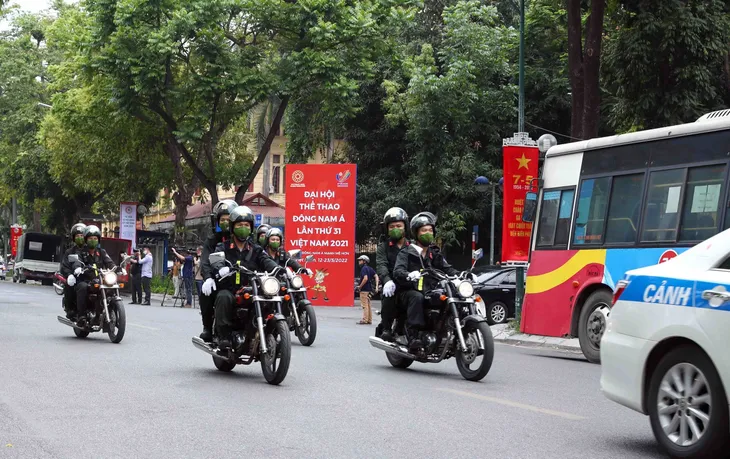 Công an Hà Nội ra quân bảo đảm an ninh, trật tự cho SEA Games 31 - Ảnh 9. Công an Hà Nội ra quân bảo đảm an ninh, trật tự cho SEA Games 31 - Ảnh 9.