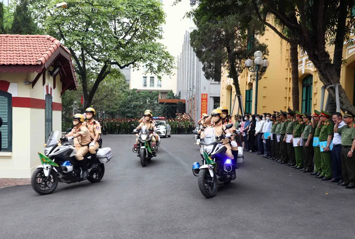 Công an Hà Nội ra quân bảo đảm an ninh, trật tự cho SEA Games 31 - Ảnh 8. Công an Hà Nội ra quân bảo đảm an ninh, trật tự cho SEA Games 31 - Ảnh 8.