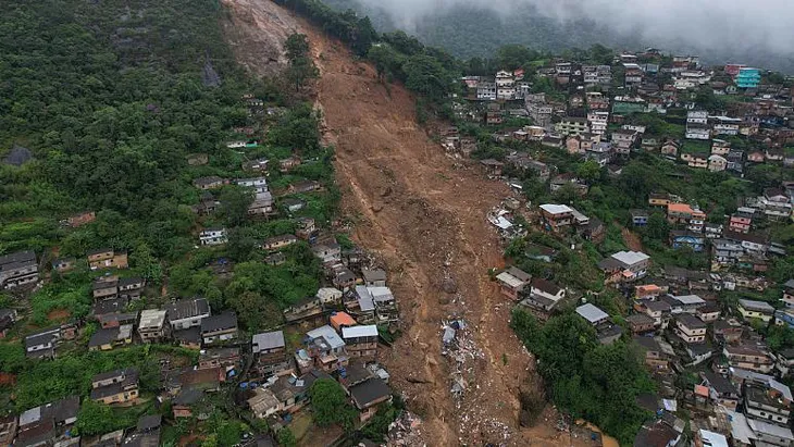Lũ quét gây sạt lở đất nghiêm trọng tại Brazil, ít nhất 14 người thiệt mạng - Ảnh 1. Lũ quét gây sạt lở đất nghiêm trọng tại Brazil, ít nhất 14 người thiệt mạng - Ảnh 1.