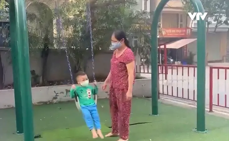 Hà Nội: Lo con trầm cảm, nhiều phụ huynh mong mỏi cho con đến trường - Ảnh 1.