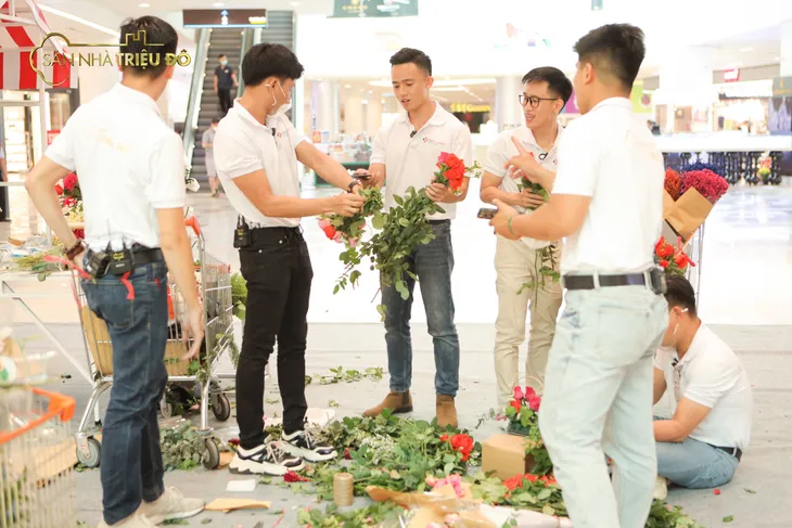 Săn nhà triệu đô - Tập 4: Nhà môi giới nữ bị Giám khảo mắng đến phát khóc - Ảnh 1. Săn nhà triệu đô - Tập 4: Nhà môi giới nữ bị Giám khảo mắng đến phát khóc - Ảnh 1.