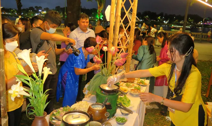 Đặc sắc Ngày hội “Huế - Kinh đô ẩm thực” - Ảnh 4. Đặc sắc Ngày hội “Huế - Kinh đô ẩm thực” - Ảnh 4.