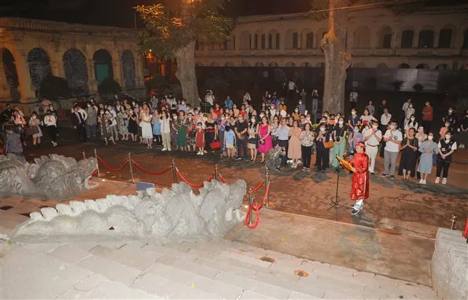 Khởi động Tour đêm Giải mã Hoàng thành Thăng Long - Ảnh 6. Khởi động Tour đêm Giải mã Hoàng thành Thăng Long - Ảnh 6.