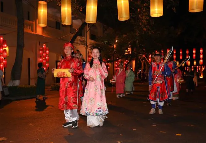 Khởi động Tour đêm Giải mã Hoàng thành Thăng Long - Ảnh 5. Khởi động Tour đêm Giải mã Hoàng thành Thăng Long - Ảnh 5.