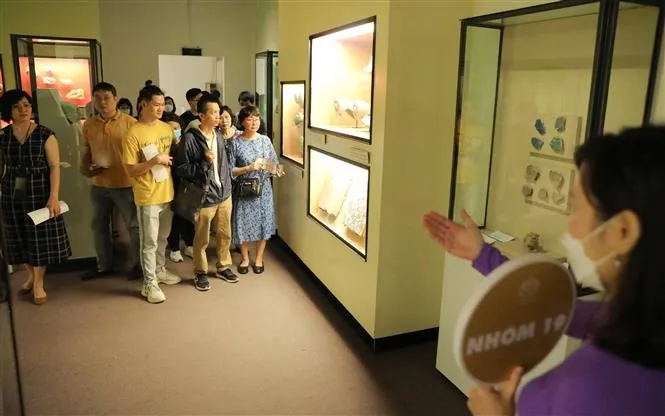 Khởi động Tour đêm Giải mã Hoàng thành Thăng Long - Ảnh 4. Khởi động Tour đêm Giải mã Hoàng thành Thăng Long - Ảnh 4.