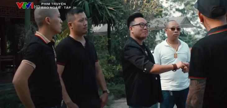 Bão ngầm - Tập 31: Ong chúa thuê người giết Toàn khỉ đốm tại nhà giam - Ảnh 10. Bão ngầm - Tập 31: Ong chúa thuê người giết Toàn khỉ đốm tại nhà giam - Ảnh 10.