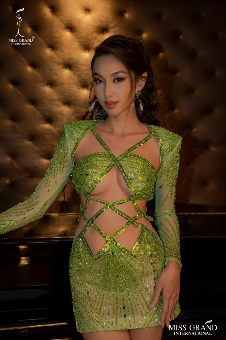 Hoa hậu Thùy Tiên biến hóa với loạt váy cut-out táo bạo - Ảnh 1. Hoa hậu Thùy Tiên biến hóa với loạt váy cut-out táo bạo - Ảnh 1.