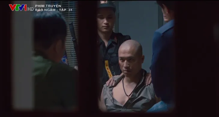 Bão ngầm - Tập 31: Ong chúa thuê người giết Toàn khỉ đốm tại nhà giam - Ảnh 4. Bão ngầm - Tập 31: Ong chúa thuê người giết Toàn khỉ đốm tại nhà giam - Ảnh 4.