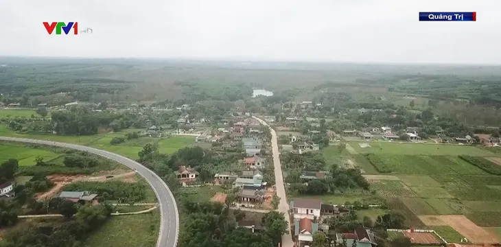 Ngắm màu xanh bao phủ trên vùng đất ô nhiễm bom mìn - Ảnh 1.