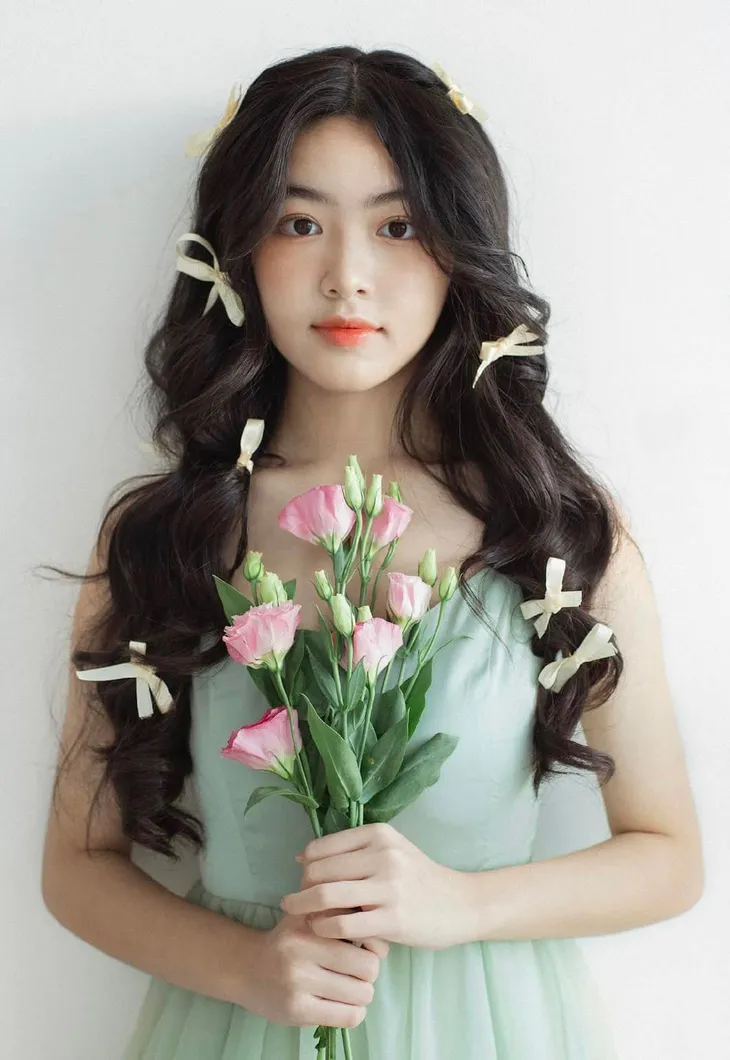 Nhan sắc tuổi 16 gây sốt của con gái Quyền Linh - Ảnh 3. Nhan sắc tuổi 16 gây sốt của con gái Quyền Linh - Ảnh 3.