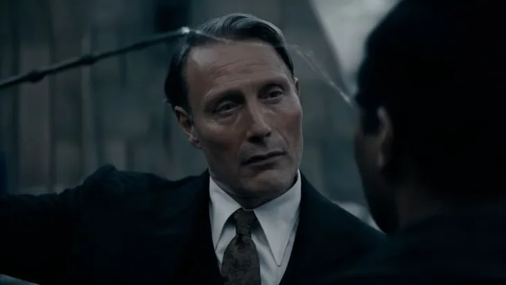 Fantastic Beasts 3: Người thay thế Johnny Depp được ca ngợi hết lời - Ảnh 1. Fantastic Beasts 3: Người thay thế Johnny Depp được ca ngợi hết lời - Ảnh 1.
