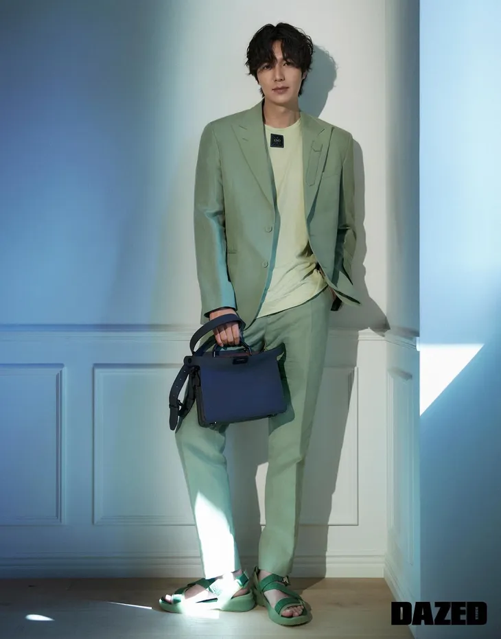Lee Min Ho lịch lãm trong bộ ảnh mới - Ảnh 2. Lee Min Ho lịch lãm trong bộ ảnh mới - Ảnh 2.