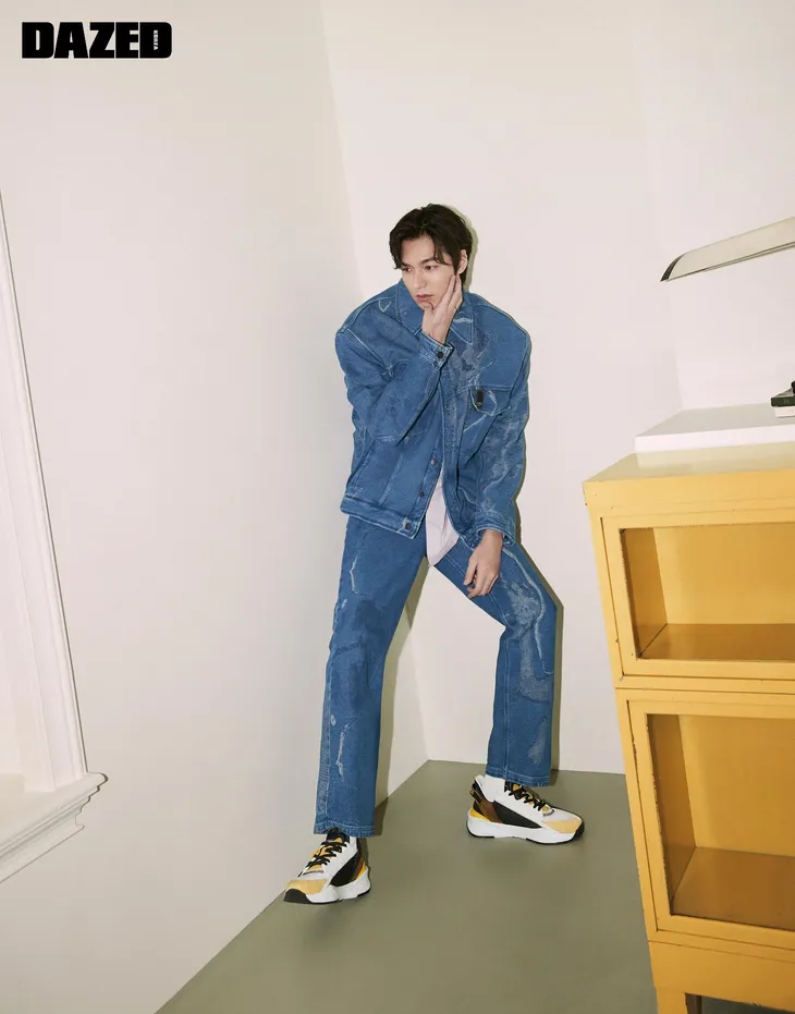 Lee Min Ho lịch lãm trong bộ ảnh mới - Ảnh 1. Lee Min Ho lịch lãm trong bộ ảnh mới - Ảnh 1.