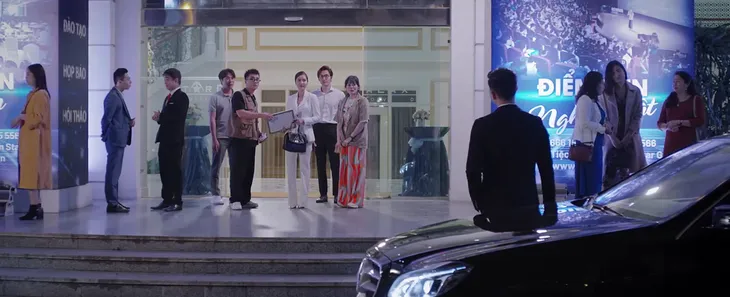 Thương ngày nắng về 2 - Tập 3: Duy ghen phát điên vì trai đẹp kè kè bên Trang - Ảnh 7. Thương ngày nắng về 2 - Tập 3: Duy ghen phát điên vì trai đẹp kè kè bên Trang - Ảnh 7.