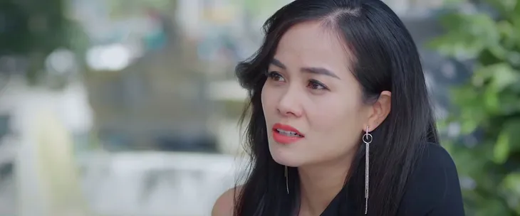 Thương ngày nắng về 2 - Tập 3: Đã túng, Đức còn bị chị gái ngon ngọt gãi 50 triệu - Ảnh 3. Thương ngày nắng về 2 - Tập 3: Đã túng, Đức còn bị chị gái ngon ngọt gãi 50 triệu - Ảnh 3.