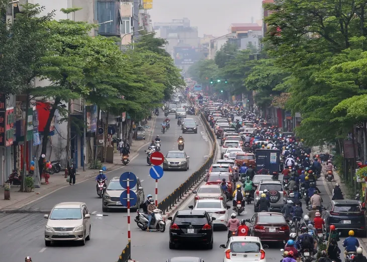 Học sinh lớp 1-6 Hà Nội nô nức trở lại trường sau nghỉ dịch - Ảnh 14. Học sinh lớp 1-6 Hà Nội nô nức trở lại trường sau nghỉ dịch - Ảnh 14.