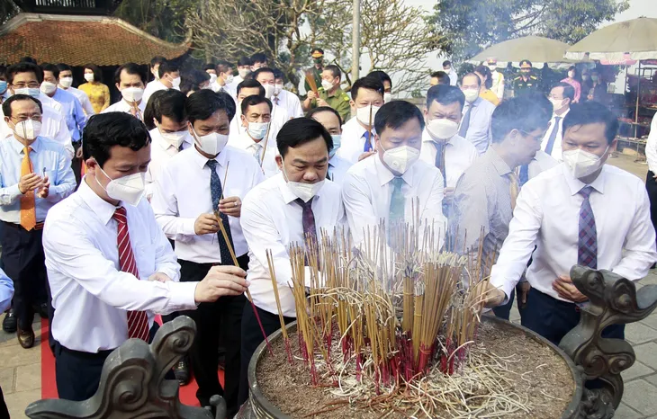 Lễ giỗ Đức Quốc Tổ Lạc Long Quân và Tổ Mẫu Âu Cơ - Ảnh 2. Lễ giỗ Đức Quốc Tổ Lạc Long Quân và Tổ Mẫu Âu Cơ - Ảnh 2.