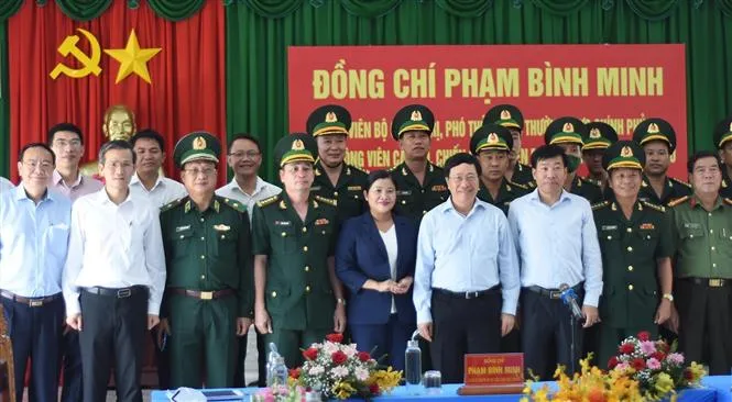 Tích cực hỗ trợ nhân dân khu vực biên giới - Ảnh 1.