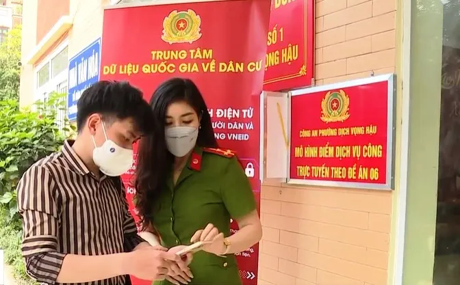 Người dân Hà Nội có thể thực hiện 25 dịch vụ công ngay tại nơi cư trú - Ảnh 1. Người dân Hà Nội có thể thực hiện 25 dịch vụ công ngay tại nơi cư trú - Ảnh 1.