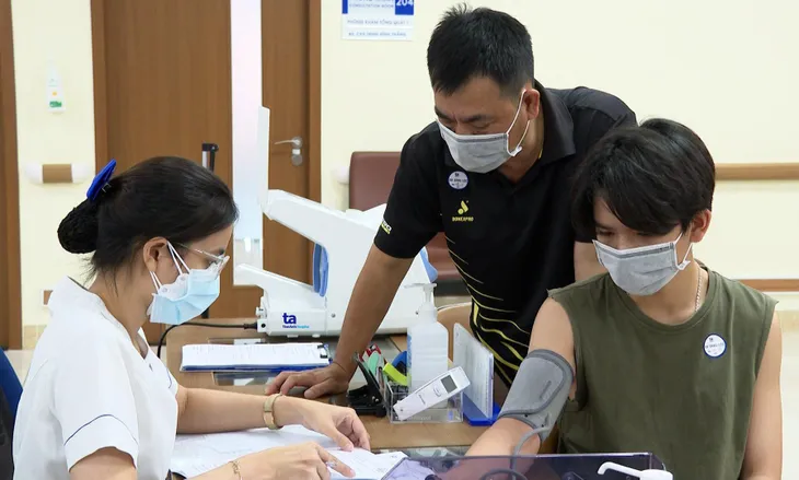 Trẻ em từ 12 tuổi có thể tiêm kháng thể đơn dòng Evusheld phòng COVID-19 - Ảnh 1.