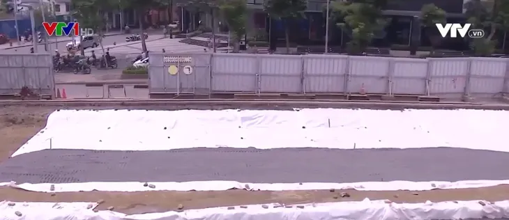 Người dân TP Hồ Chí Minh vui mừng khi rào chắn thi công Metro số 1 sắp được tháo dỡ - Ảnh 1. Người dân TP Hồ Chí Minh vui mừng khi rào chắn thi công Metro số 1 sắp được tháo dỡ - Ảnh 1.