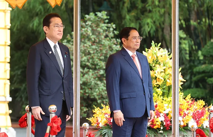 Thủ tướng Phạm Minh Chính chủ trì lễ đón Thủ tướng Nhật Bản thăm chính thức Việt Nam - Ảnh 1. Thủ tướng Phạm Minh Chính chủ trì lễ đón Thủ tướng Nhật Bản thăm chính thức Việt Nam - Ảnh 1.