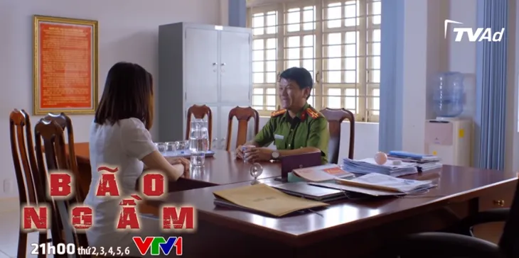 Bão ngầm - Tập 56: Hạ Lam, Hải Triều kết hợp ăn ý qua mặt đàn em ông trùm - Ảnh 4. Bão ngầm - Tập 56: Hạ Lam, Hải Triều kết hợp ăn ý qua mặt đàn em ông trùm - Ảnh 4.