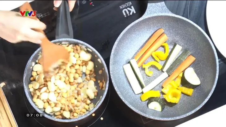 Trổ tài làm đậu nghiền ăn kèm bánh mì, rau củ nướng - Ảnh 1. Trổ tài làm đậu nghiền ăn kèm bánh mì, rau củ nướng - Ảnh 1.