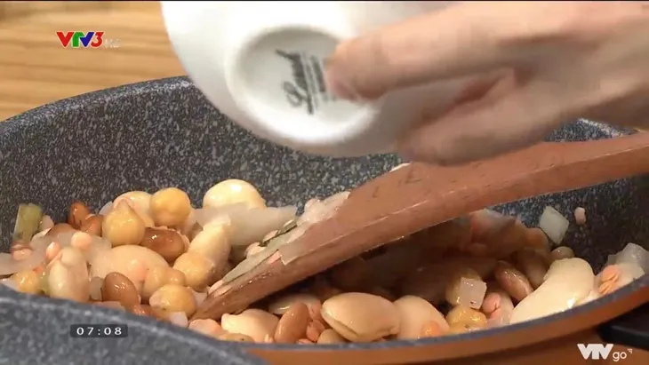 Trổ tài làm đậu nghiền ăn kèm bánh mì, rau củ nướng - Ảnh 2. Trổ tài làm đậu nghiền ăn kèm bánh mì, rau củ nướng - Ảnh 2.