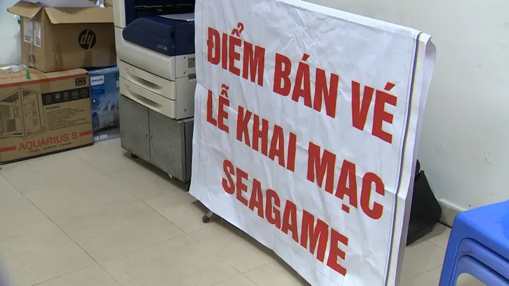 Hà Nội: Tạm giữ 10 đối tượng phe vé trước giờ khai mạc SEA Games 31 - Ảnh 1. Hà Nội: Tạm giữ 10 đối tượng phe vé trước giờ khai mạc SEA Games 31 - Ảnh 1.
