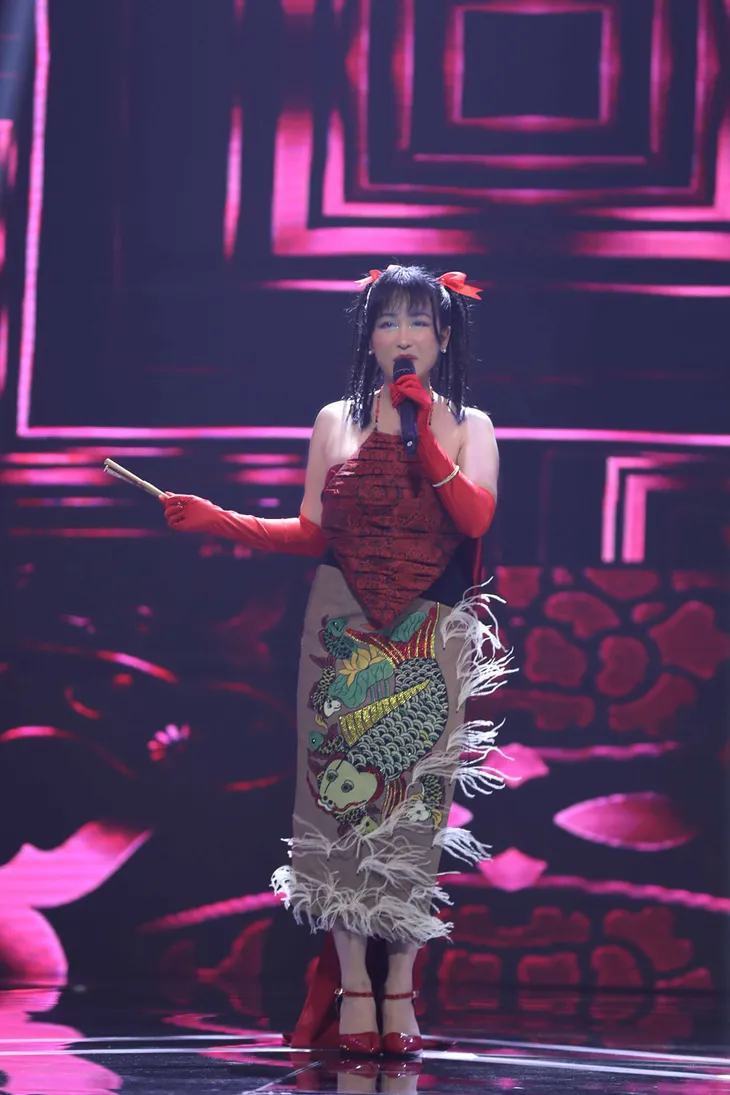 Trang Moon tạm gác bàn DJ, khoe kỹ năng “đỉnh của chóp” với nhạc cụ dân tộc - Ảnh 3. Trang Moon tạm gác bàn DJ, khoe kỹ năng “đỉnh của chóp” với nhạc cụ dân tộc - Ảnh 3.