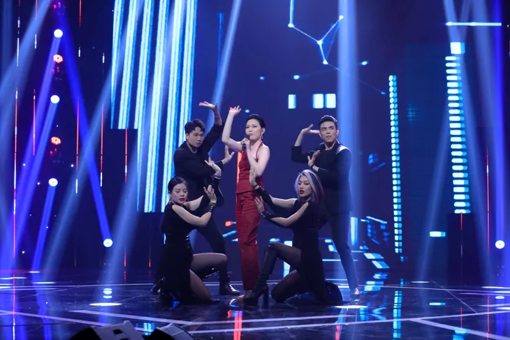 Trang Moon tạm gác bàn DJ, khoe kỹ năng “đỉnh của chóp” với nhạc cụ dân tộc - Ảnh 4. Trang Moon tạm gác bàn DJ, khoe kỹ năng “đỉnh của chóp” với nhạc cụ dân tộc - Ảnh 4.