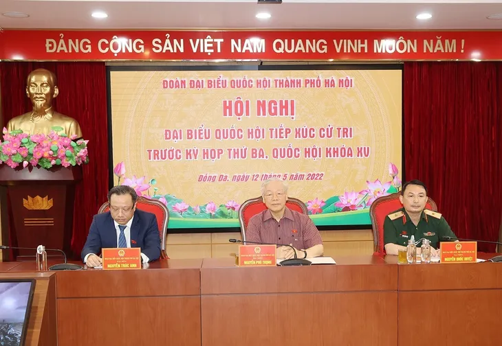 Tổng Bí thư tiếp xúc cử tri Hà Nội trước Kỳ họp thứ 3, Quốc hội khóa XV - Ảnh 3. Tổng Bí thư tiếp xúc cử tri Hà Nội trước Kỳ họp thứ 3, Quốc hội khóa XV - Ảnh 3.